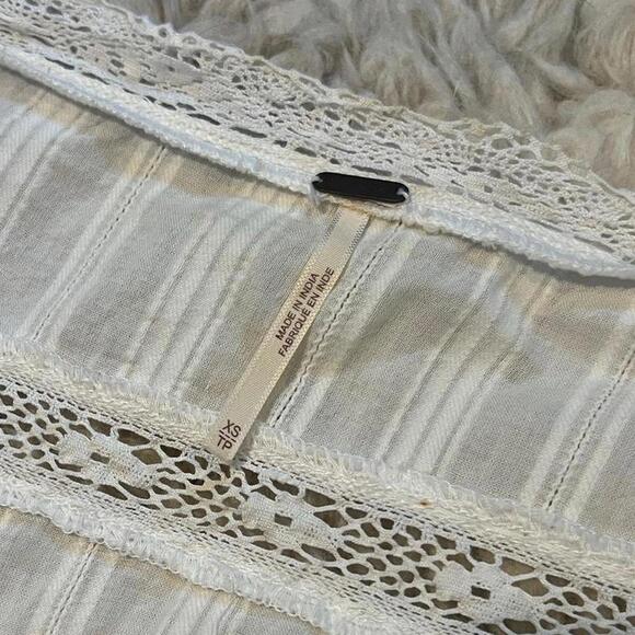 white boho lace cropped long sleeve top - Picture 7 of 7